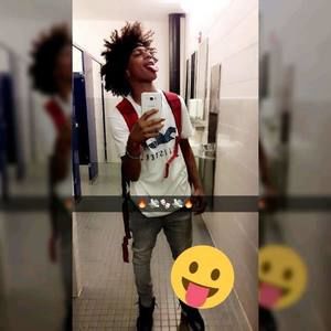 Meet your Posher, Víctor